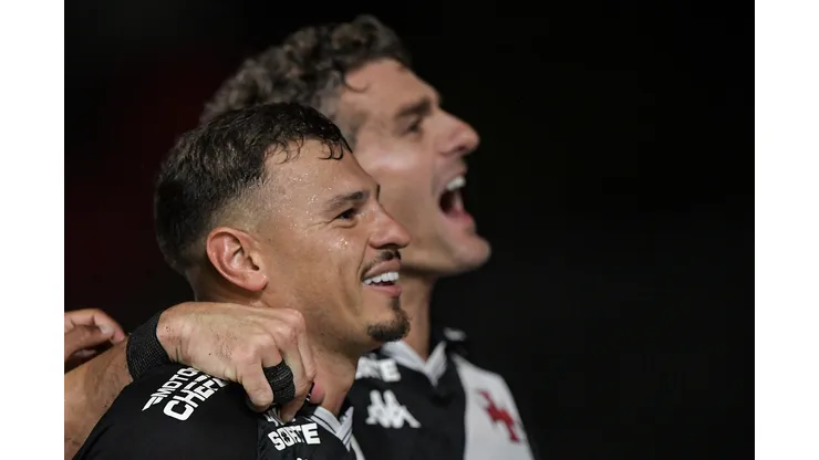 Hugo Moura perdeu espaço na reta final de 2025 e pode ser negociado pelo Vasco