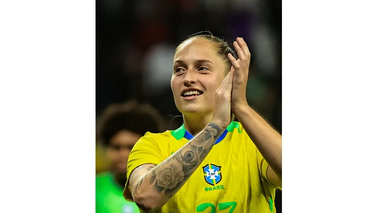 Isa Haas com a camisa da seleção. Foto: Fabio Giannelli/AGIF