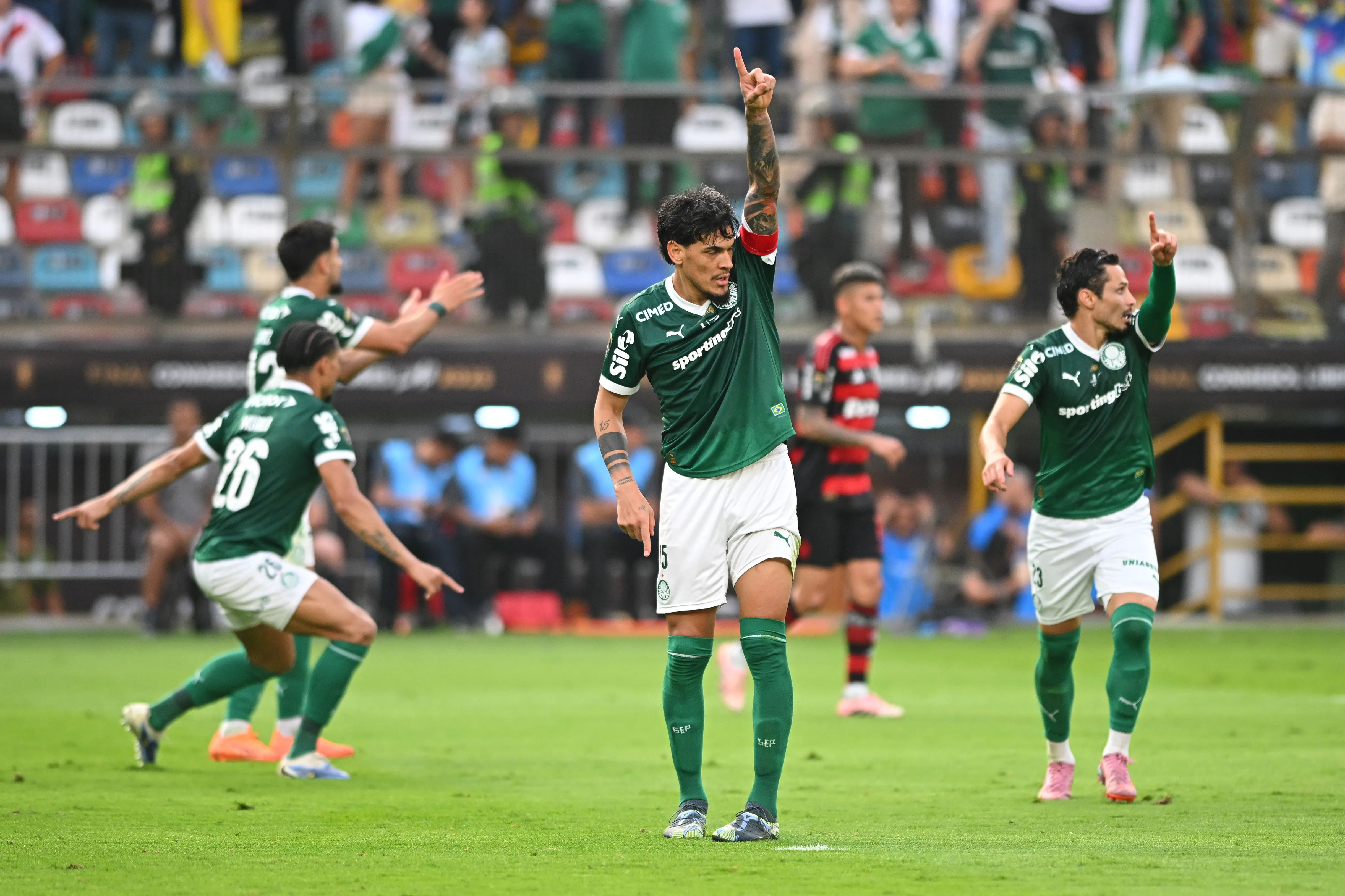 Gustavo Gomez of Palmeiras reacts during the 2025 Copa CONMEBOL Libertadores Final.  (Photo by Rodrigo Valle/Getty Images)