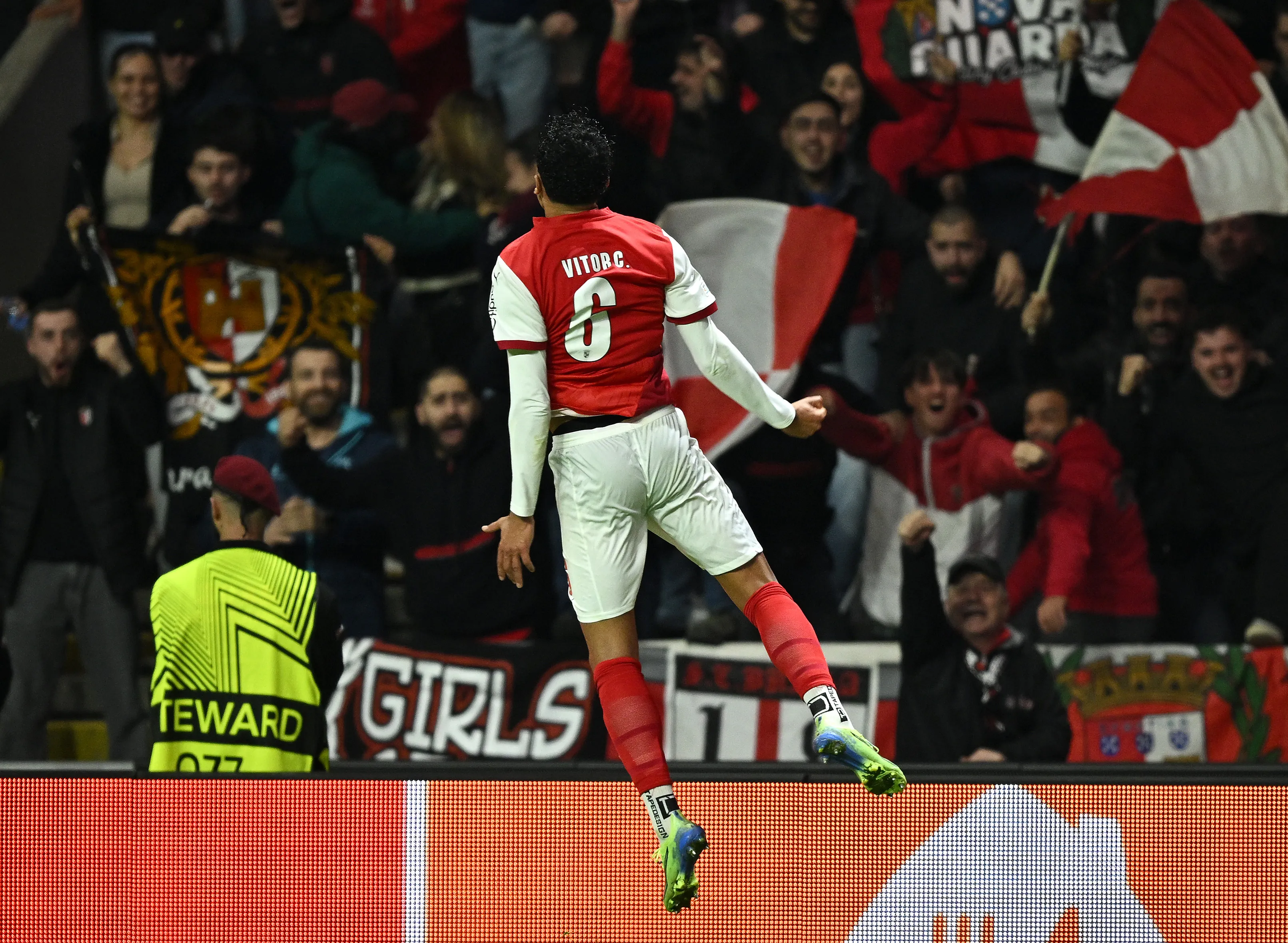 Vitor Carvalho do Braga comemorando seu gol. (Photo by Octavio Passos/Getty Images)