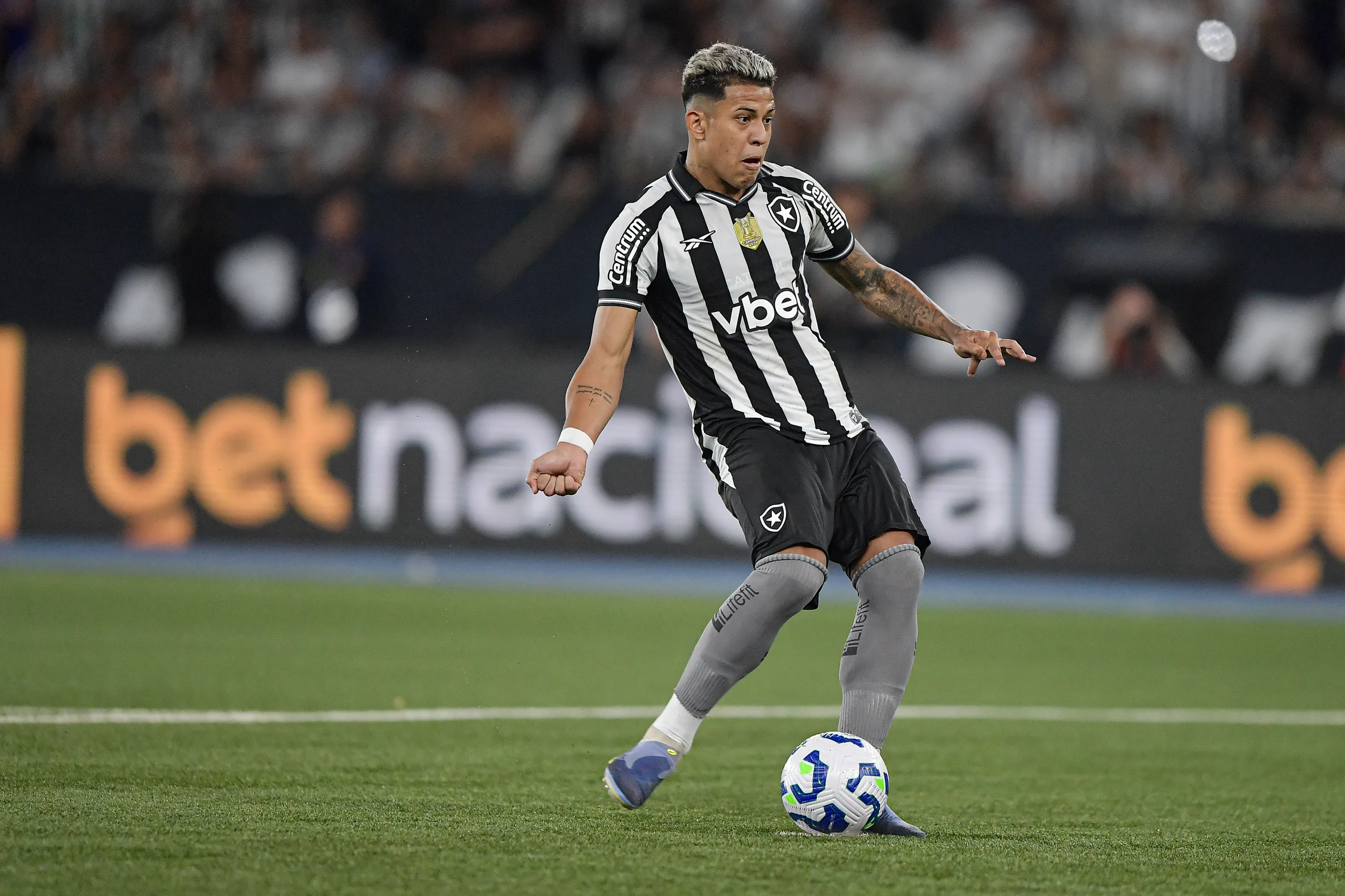 RJ – RIO DE JANEIRO – 11/09/2025 – COPA DO BRASIL 2025, BOTAFOGO X VASCO – Matheus Martins jogador do Botafogo durante partida contra o Vasco no estadio Engenhao pelo campeonato Copa Do Brasil 2025. Foto: Thiago Ribeiro/AGIF