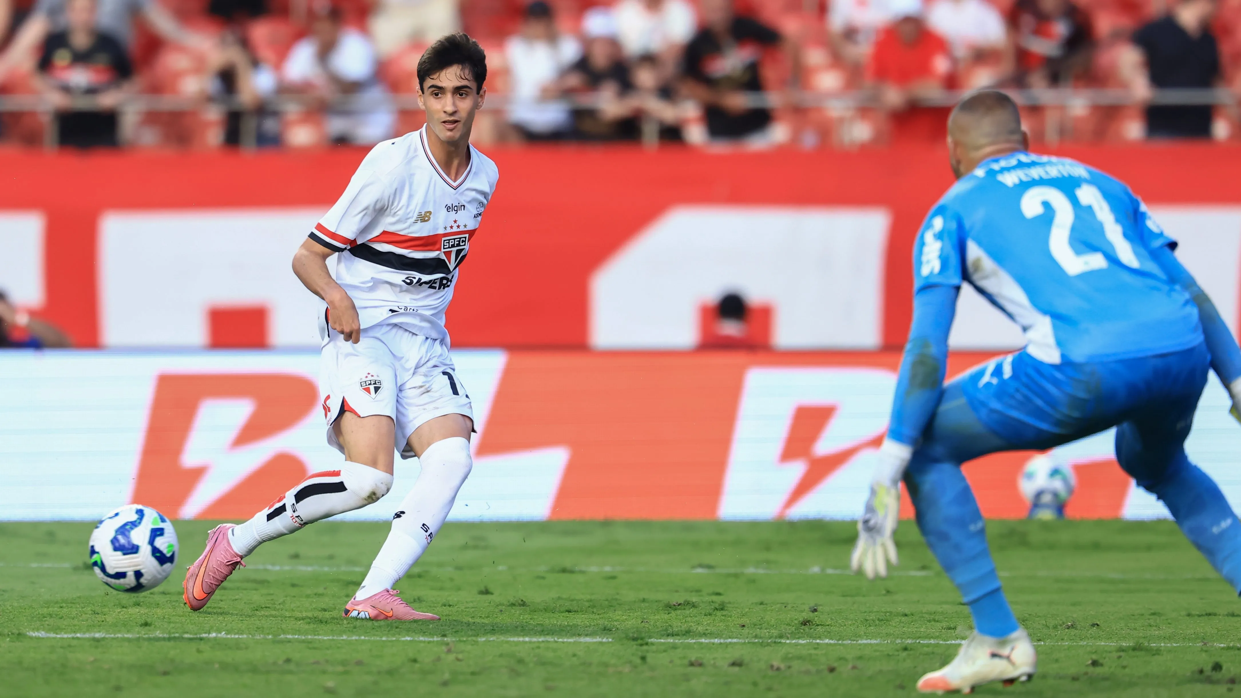 Rodriguinho jogador do Sao Paulo durante partida contra o Palmeiras no estadio Morumbi pelo campeonato Brasileiro A 2025. Foto: Marcello Zambrana/AGIF