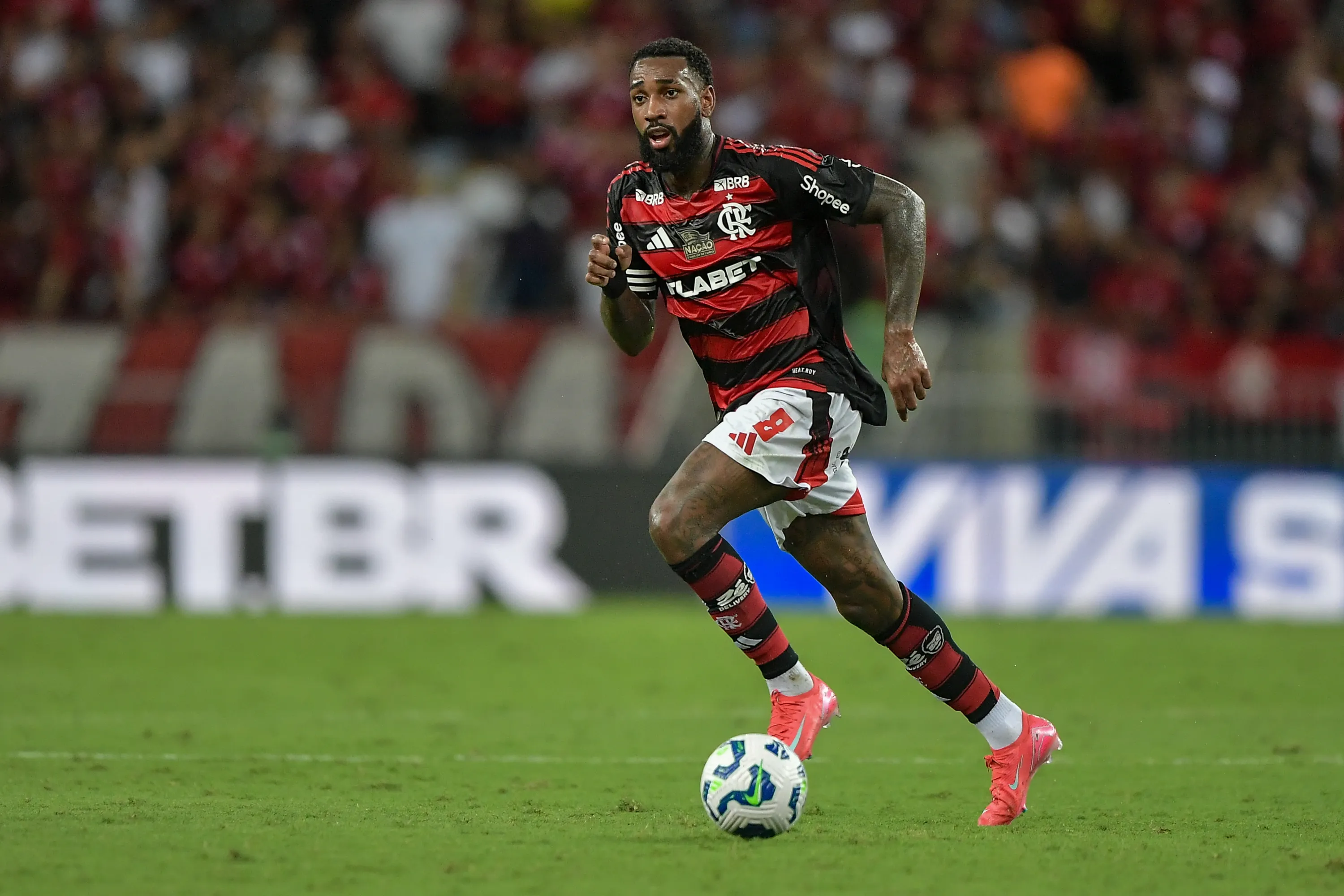 Gerson jogador do Flamengo durante partida contra o Bahia no estadio Maracana pelo campeonato Brasileiro A 2025. Foto: Thiago Ribeiro/AGIF