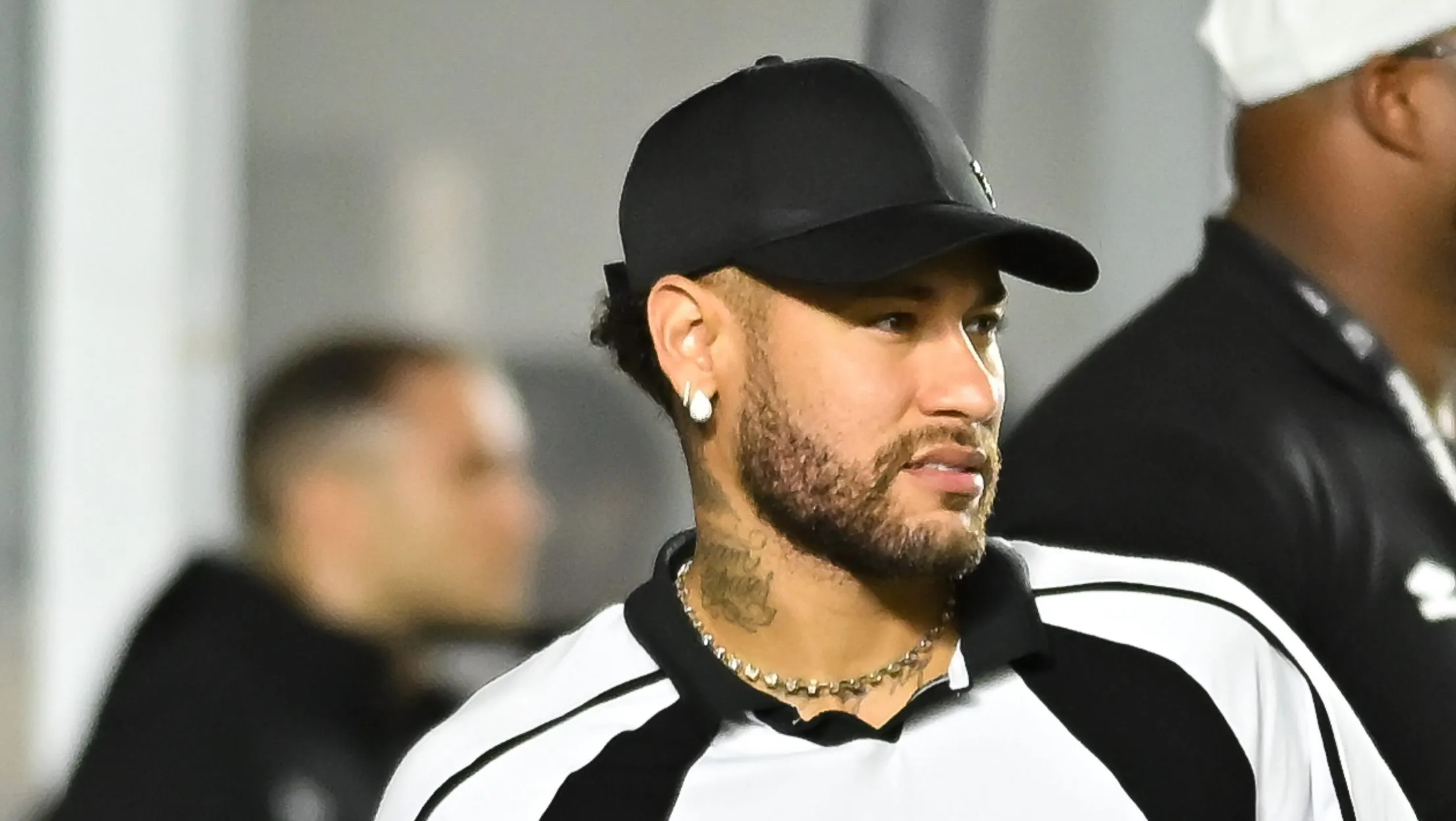 Foto: Jota Erre/AGIF – Ney Jr. segue no Peixão na próxima temporada.