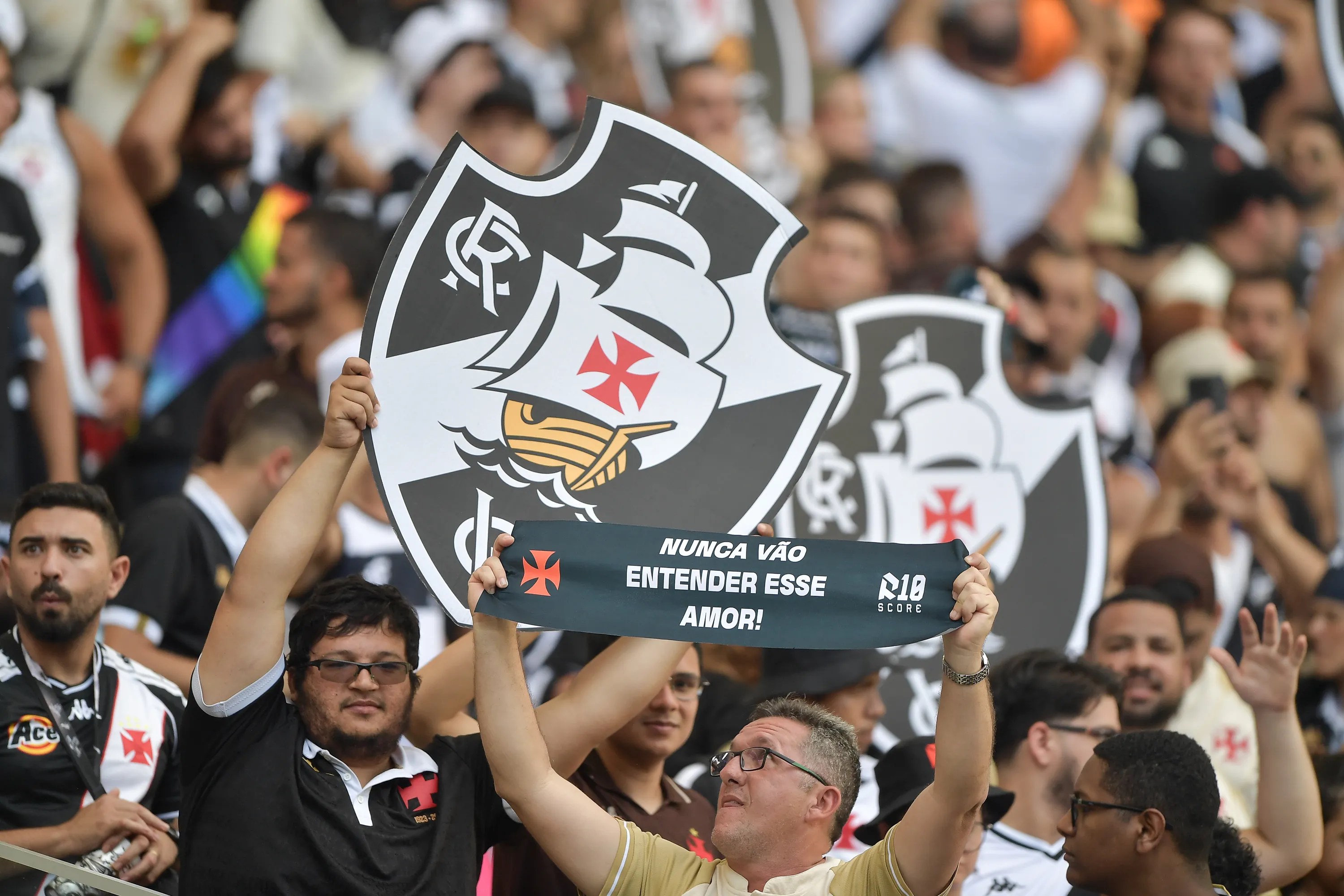 RJ – RIO DE JANEIRO – 21/12/2025 – COPA DO BRASIL 2025, VASCO X CORINTHIANS – Torcida do Vasco durante partida contra Corinthians no estadio Maracana pelo campeonato Copa Do Brasil 2025. Foto: Thiago Ribeiro/AGIF