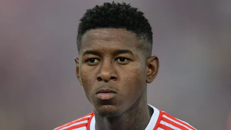 Vitão já está no Rio de Janeiro e deve assinar com o Flamengo até 2029