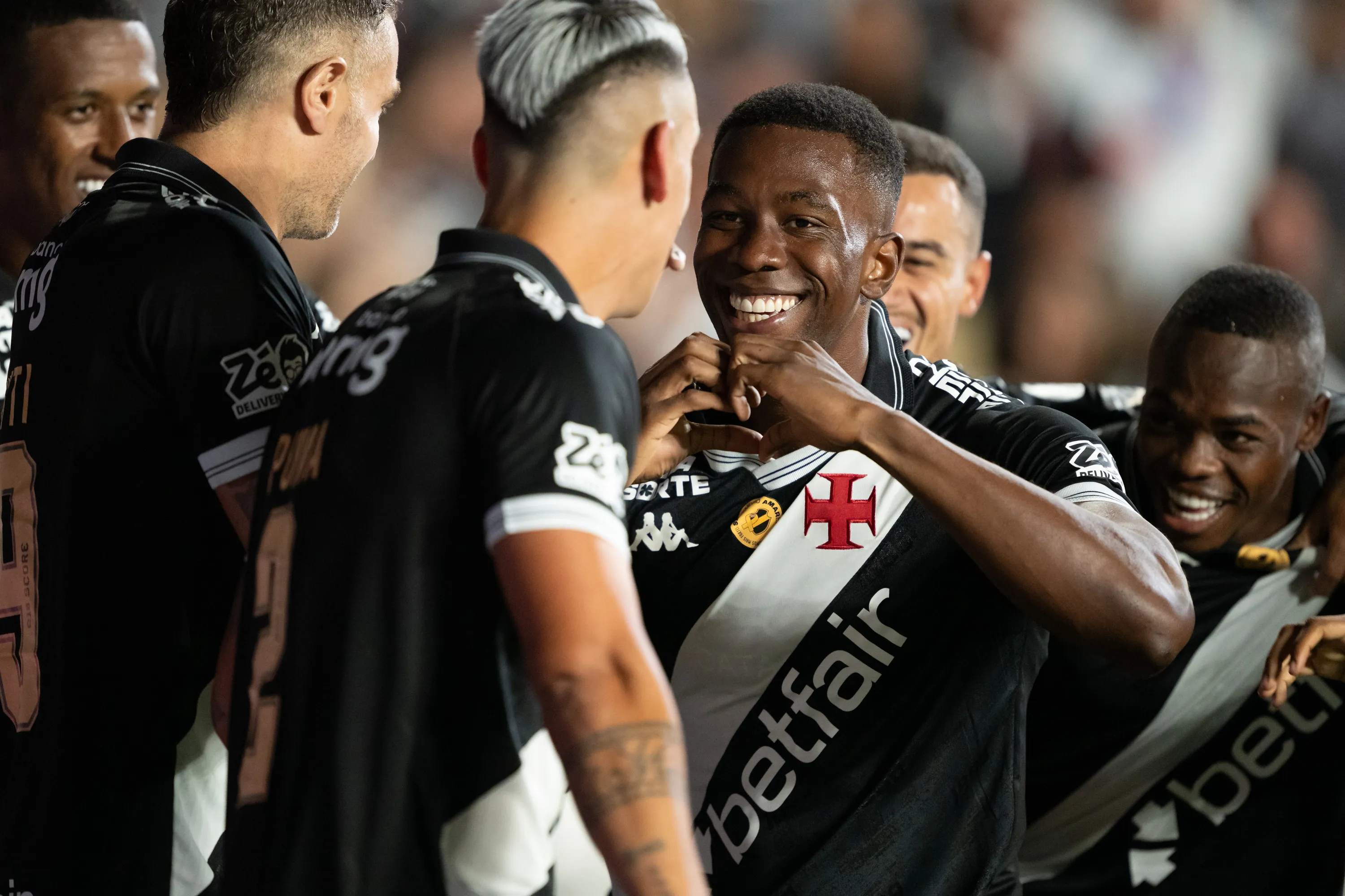 RJ – RIO DE JANEIRO – 14/09/2025 – BRASILEIRO A 2025, VASCO X CEARA – Cuesta jogador do Vasco comemora seu gol durante partida contra o Ceara no estadio Sao Januario pelo campeonato Brasileiro A 2025. Foto: Jorge Rodrigues/AGIF