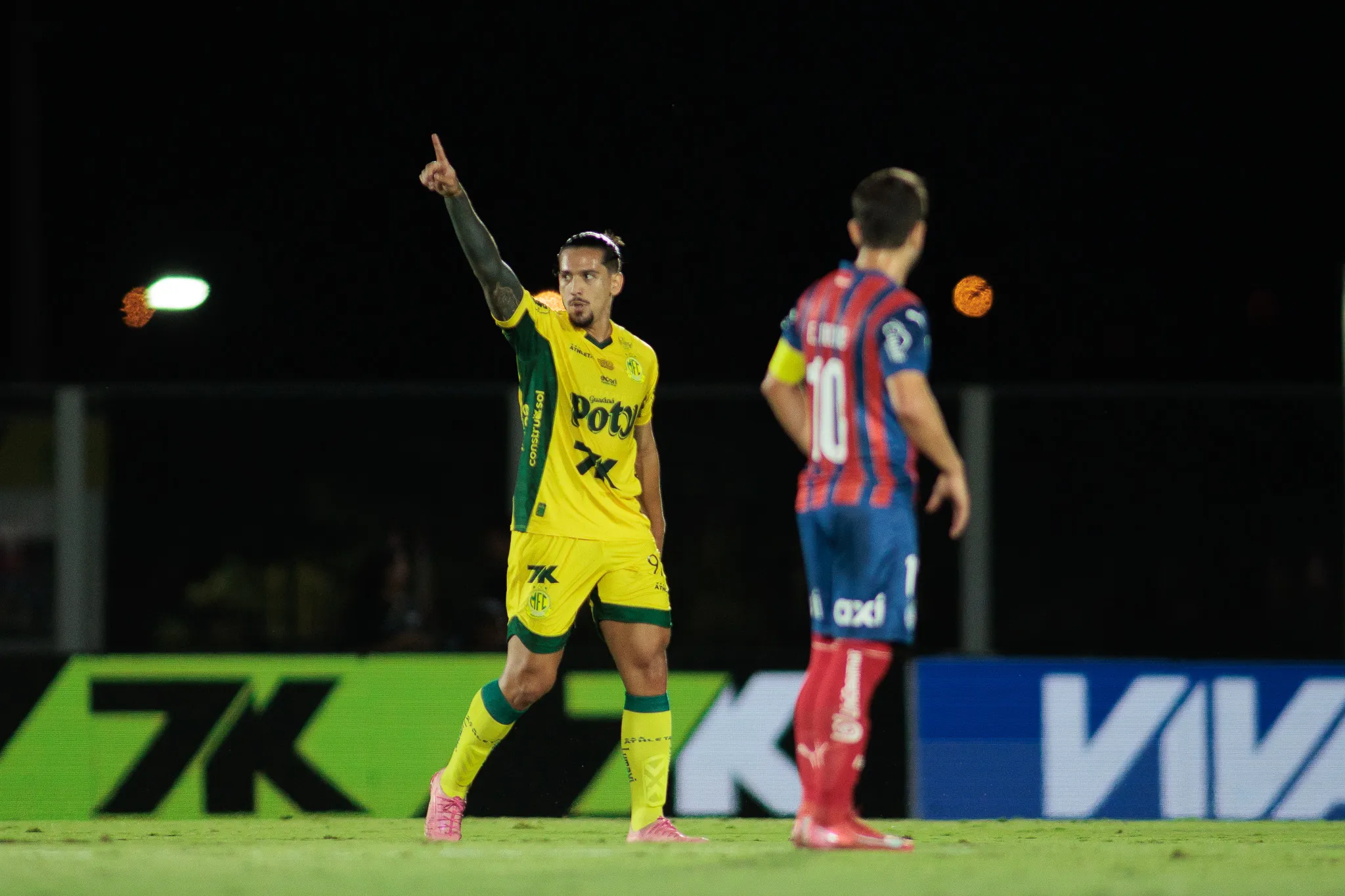 SP – MIRASSOL – 31/08/2025 – BRASILEIRO A 2025, MIRASSOL X BAHIA – Chico Da Costa jogador do Bahia comemora seu gol durante partida contra o Mirassol no estadio Jose Maria de Campos Maia pelo campeonato Brasileiro A 2025. Foto: Vinicius Silva/AGIF