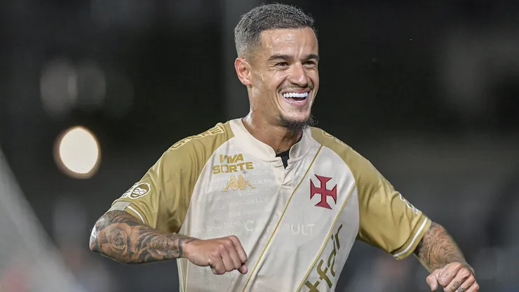 Philippe Coutinho, jogador do Vasco, comemora gol durante partida contra o Bahia no estadio Sao Januario pelo campeonato Brasileiro A 2025. Foto: Thiago Ribeiro/AGIF