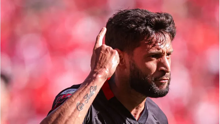 Juninho Capixaba negocia com o Galo.
