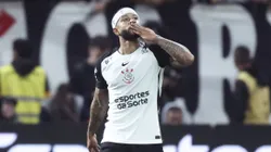 Memphis Depay comemora gol no final da Copa do Brasil.(Photo by Alexandre Schneider/Getty Images)