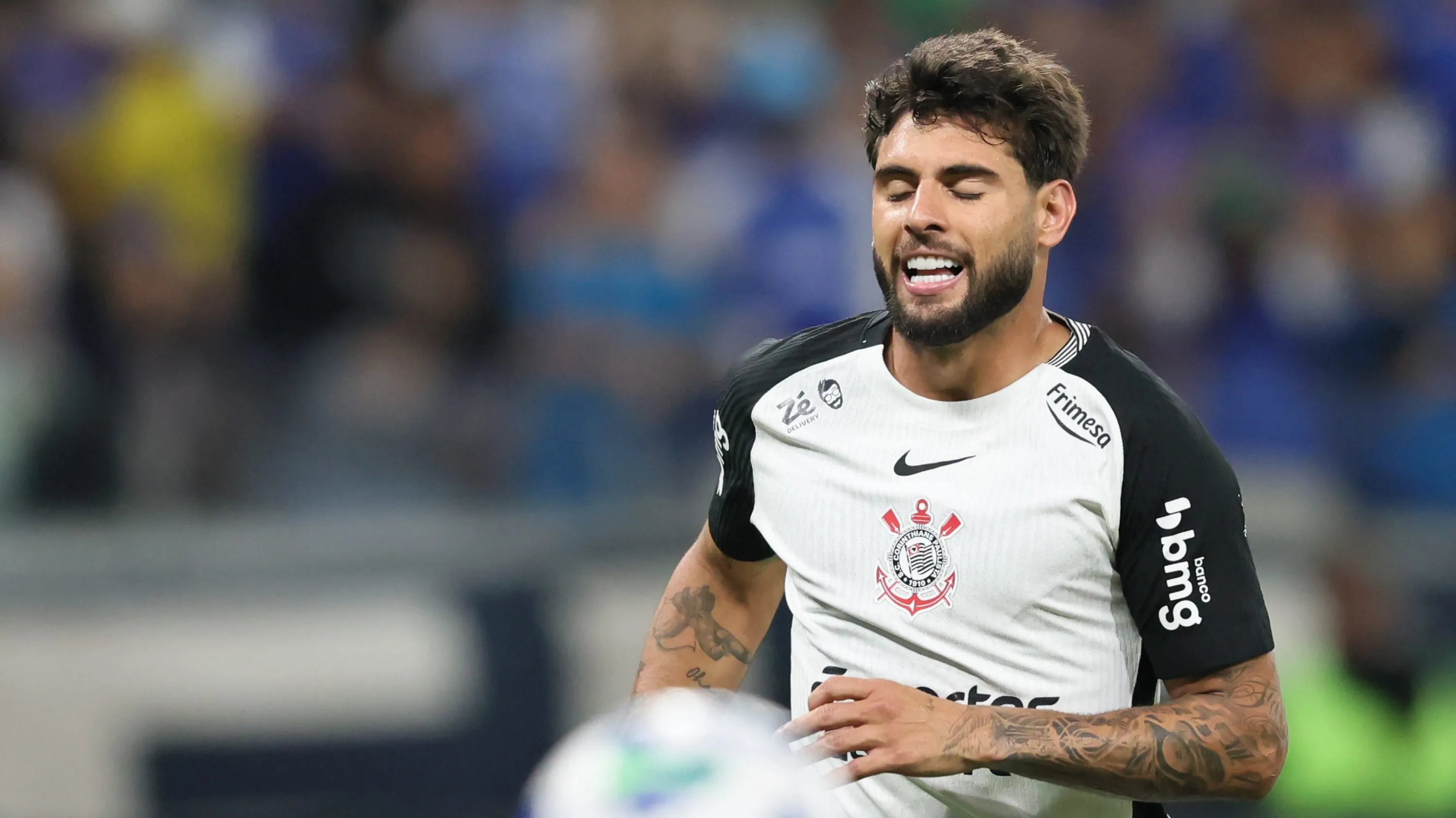 Yuri Alberto, jogador do Corinthians, lamenta durante partida contra o Cruzeiro no estádio Mineirão pelo campeonato Brasileiro A 2025. Foto: Gilson Lobo/AGIF