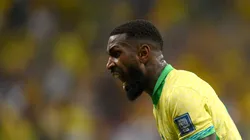 Gerson em ação com a camisa da Seleção Brasileira.