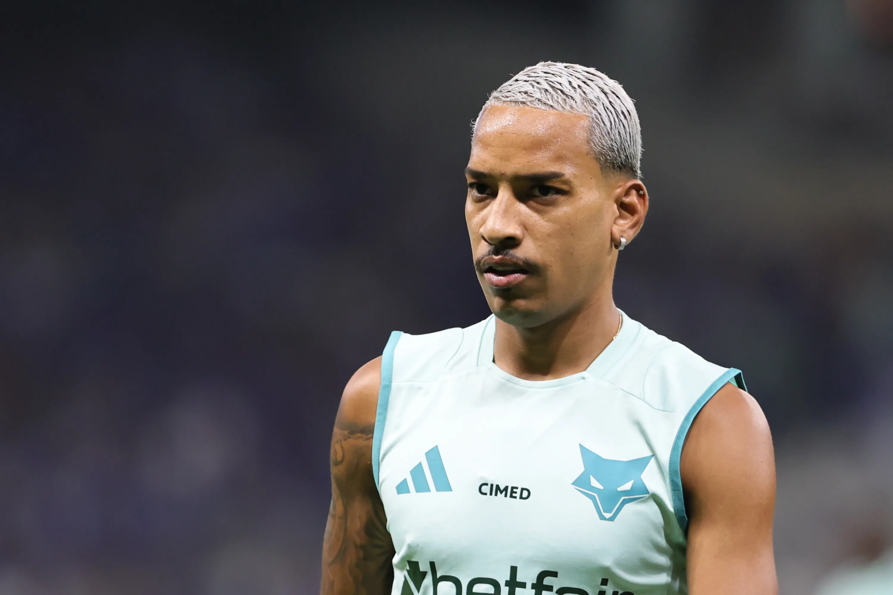 Matheus Pereira pode renovar com a Raposa. Foto: Gilson Lobo/AGIF