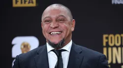 Roberto Carlos no tapete da FIFA. (Photo by Kevin Dietsch/Getty Images)