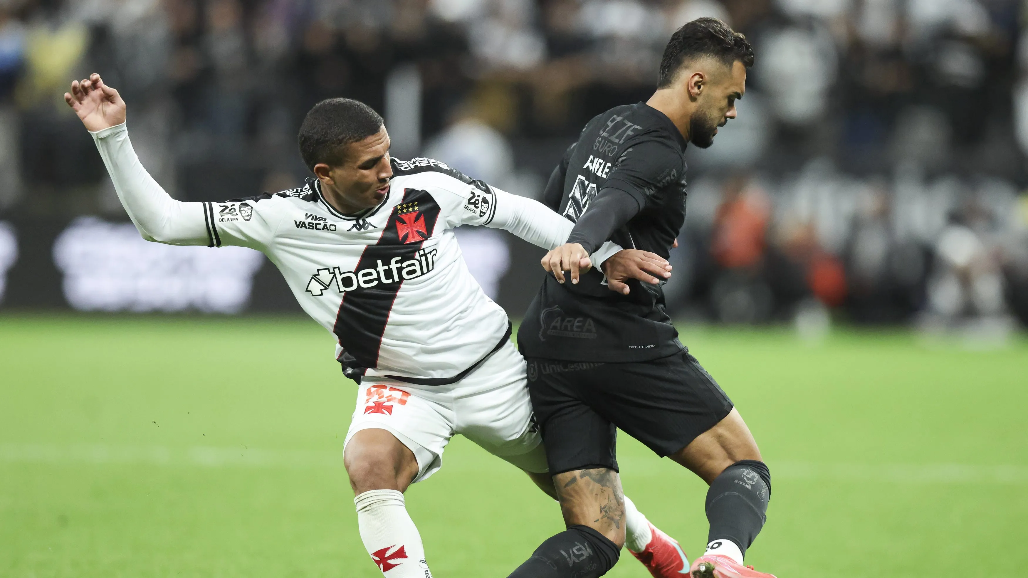 Mateus Carvalho contra o Corinthians. (Photo by Alexandre Schneider/Getty Images)