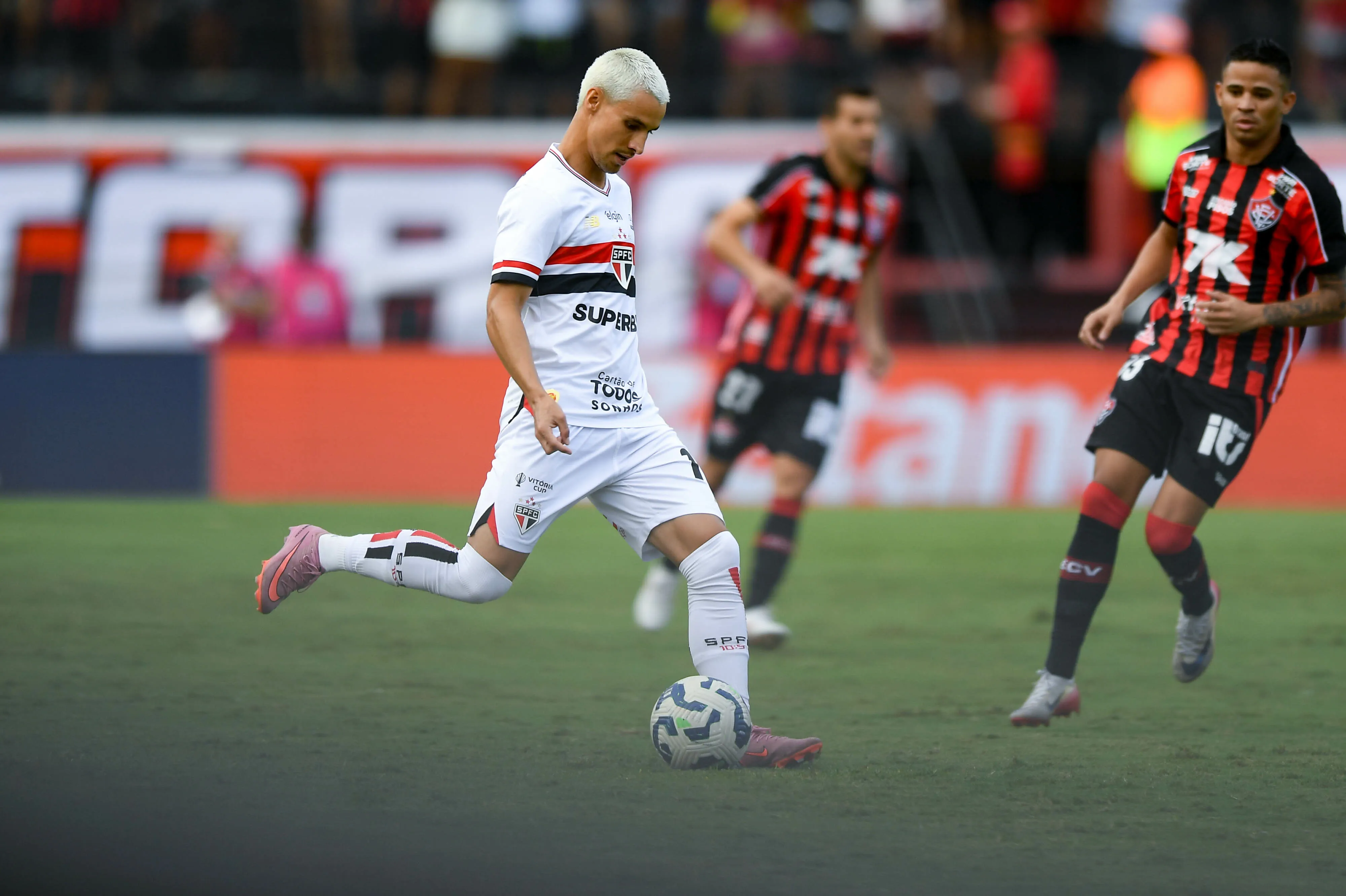 São Paulo encerrou a temporada anterior com derrota para o Vitória. Foto: Jhony Pinho/AGIF