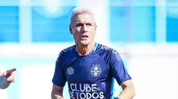 Luís Castro durante o primeiro dia de treinos de 2026. Foto: Lucas Uebel | Grêmio FBPA