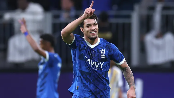 Kaio Jorge comemora gol pelo Al-Hilal. Photo by Abdullah Ahmed/Getty Images