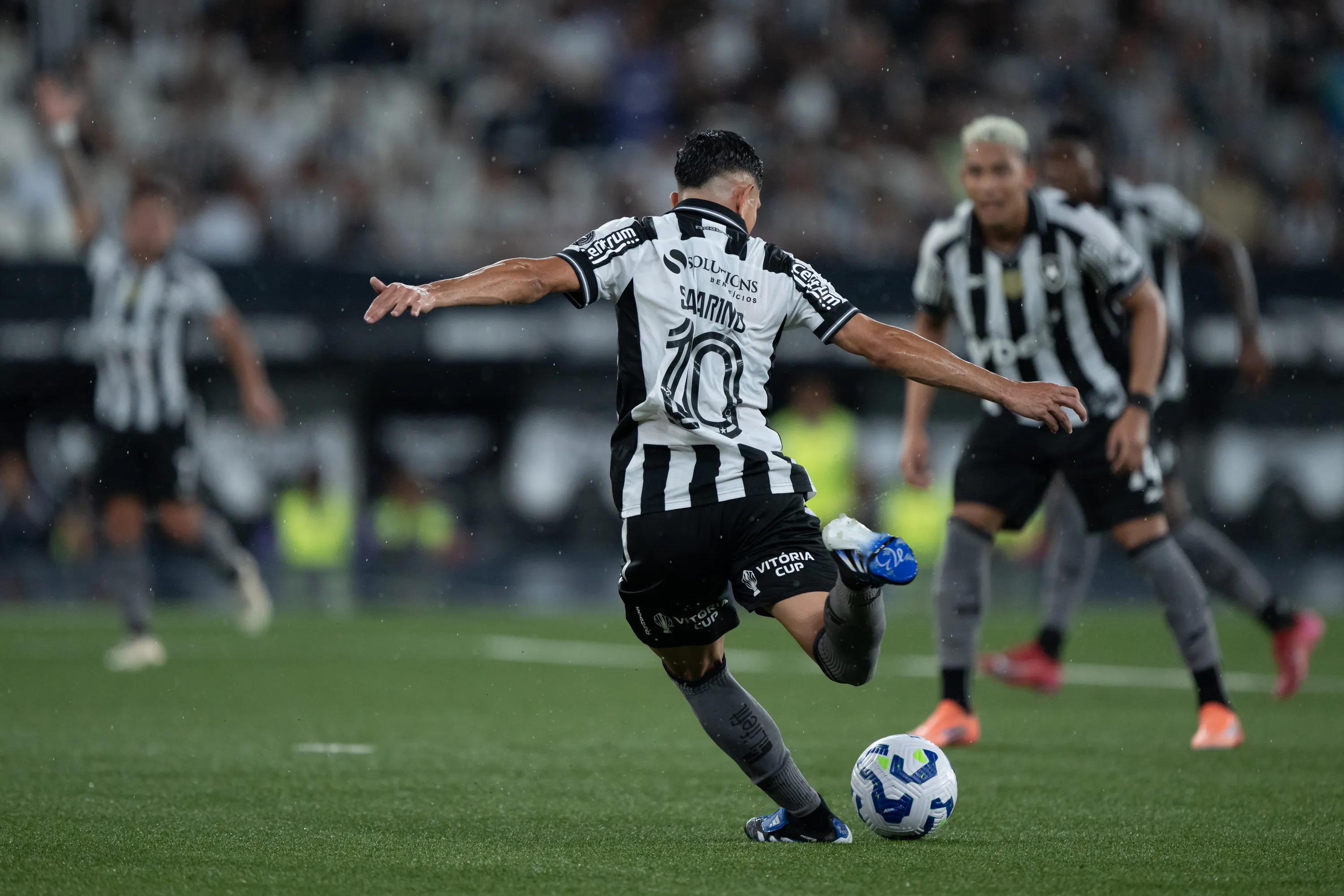 Jogador iria se reapresentar neste domingo, no Rio. Foto: Jorge Rodrigues/AGIF