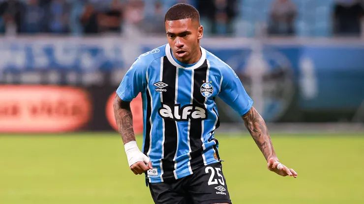 Lucas Esteves não está nos planos do Grêmio para a temporada 2026