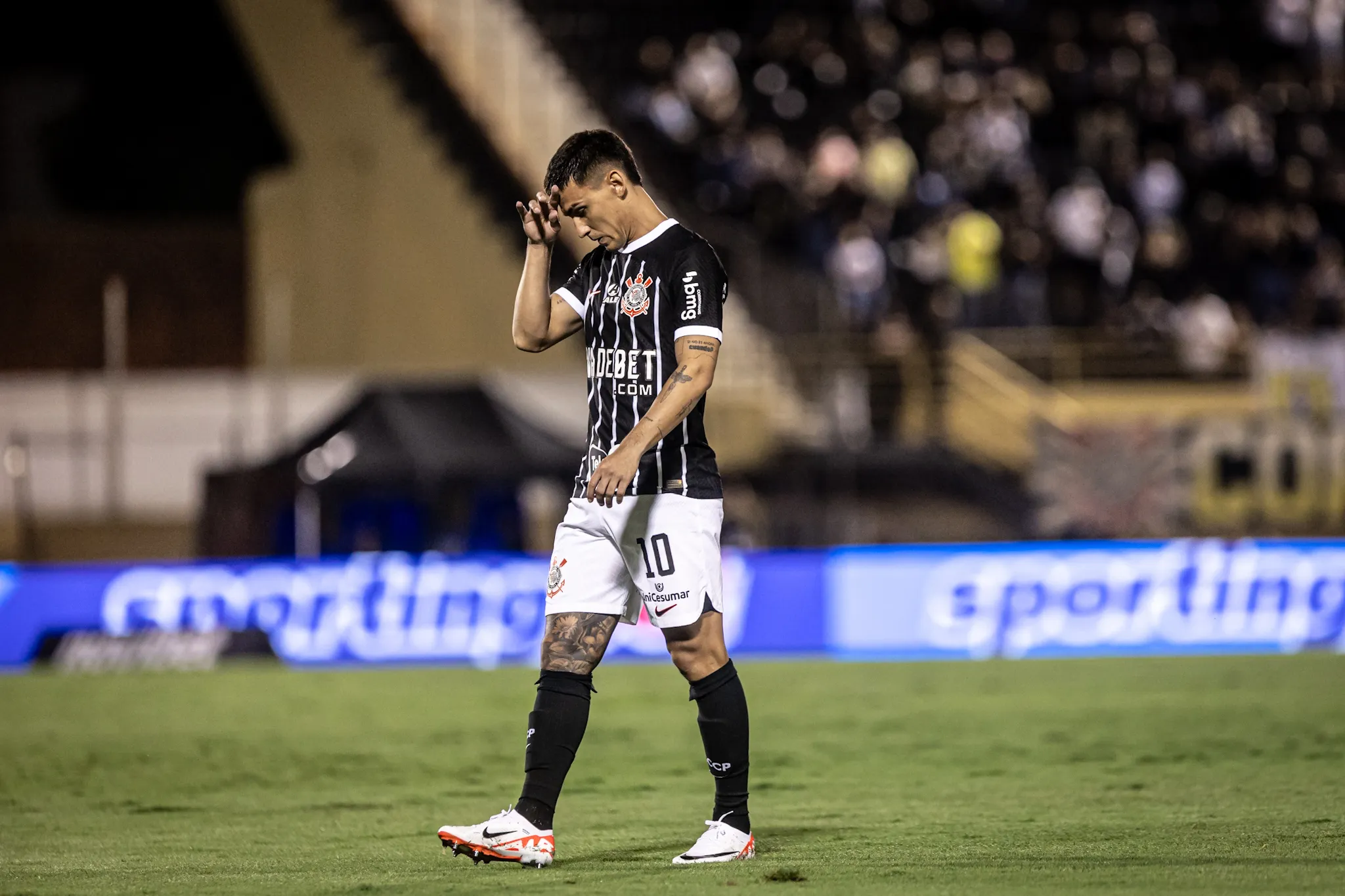 Rojas do Corinthians lamenta durante partida contra o Sao Bernardo no estadio Primeiro de Maio pelo campeonato Paulista 2024. Foto: Leonardo Lima/AGIF
