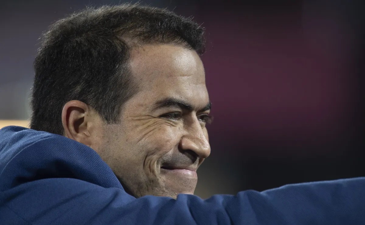 Corinthians reage e mira Pedro Milans, enquanto negociações por Matheus Pereira avançam nos bastidores