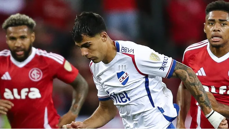 Lucas Villalba do Nacional atuando pela Copa Libertadores. (Photo by Pedro H. Tesch/Getty Images)
