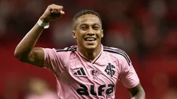 Vitinho, atacante do Inter em partida pelo campeonato brasileiro (Foto: Pedro H. Tesch/Getty Images)