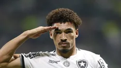 Zagueiro atuou duas vezes pelo Glorioso. Foto: Miguel Schincariol/Getty Images