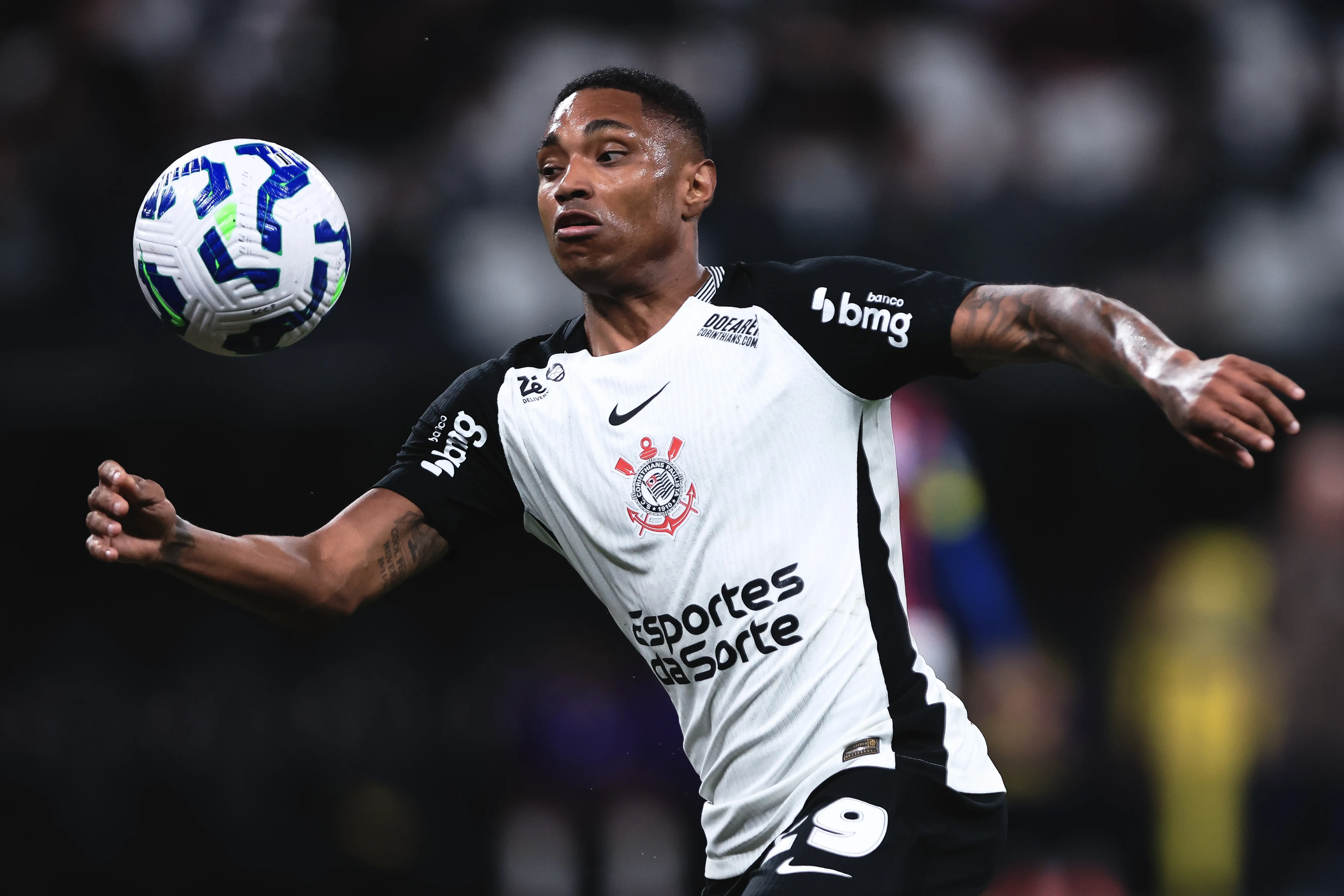 Vitinho durante partida pelo Corinthians. Foto: Ettore Chiereguini/AGIF