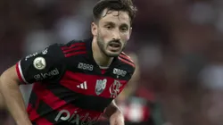 Matías Viña está deixando o Flamengo.