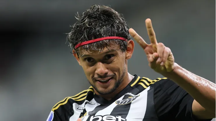 Gustavo Scarpa em campo pelo Galo. Foto: Gilson Lobo/AGIF