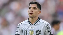 Savarino jogador do Botafogo durante partida contra o Fluminense no estadio Maracana pelo campeonato Brasileiro A 2025. Foto: Thiago Ribeiro/AGIF
