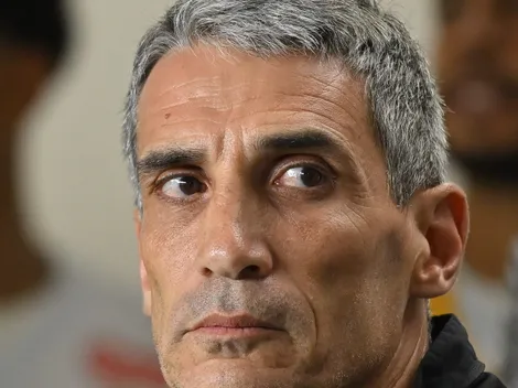 Vojvoda dá aval e Santos assina rescisão de meio-campista