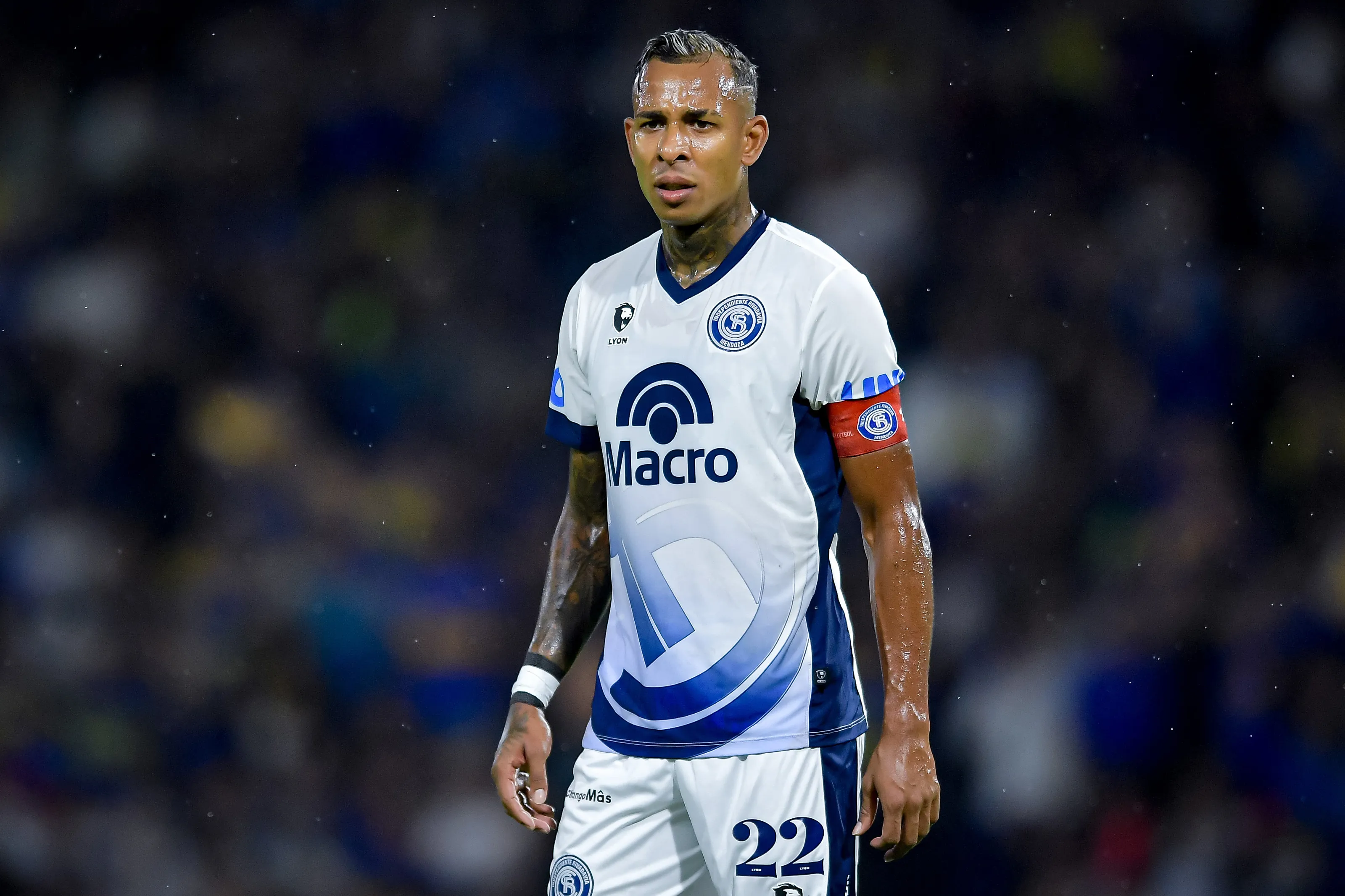 Alvo do Santos, Sebastian Villa foi destaque do Rivadavia, da Argentina. Foto: Marcelo Endelli/Getty Images.