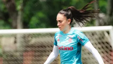 Agustina em treinamento com o Flamengo