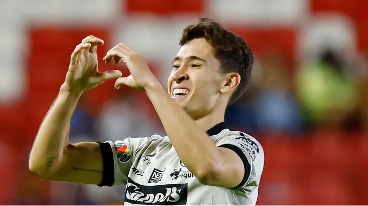 Rodrigo Dourado comemorando gol marcado. Foto: Leopoldo Smith/Getty Images