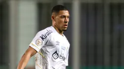 Alex Nascimento pode reforçar o Peixe