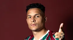 Arana durante as fotos de apresentação