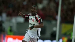 Douglas jogador do Flamengo comemora seu gol durante a partida contra o Sport na Arena de Pernambuco, pelo Campeonato Brasileiro A 2025. Foto: Marlon Costa/AGIF