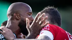 Zagueiro Messias (à esquerda) atuou pelo Goiás por empréstimo e está de saída do Peixe