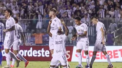 Dieguinho celebra gol diante do CSA