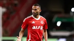 Thiago Maia. volante do Inter em partida pelo campeonato brasileiro (Foto: Pedro H. Tesch/Getty Images)