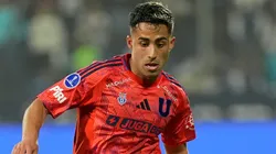 Lucas Assadi, atacante da LaU em partida pelo campeonato chileno (Foto: Raul Sifuentes/Getty Images)