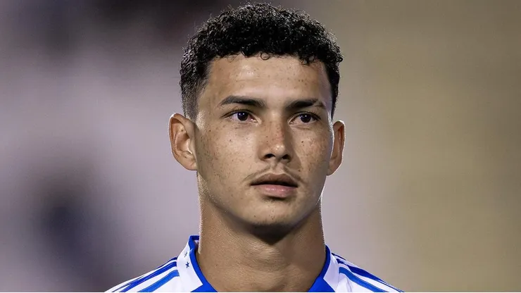 Zagueiro Kelvin da base do Cruzeiro