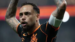 Maycon jogador do Corinthians comemoram vitória ao final da partida contra o Atlético-MG. Foto: Joisel Amaral/AGIF