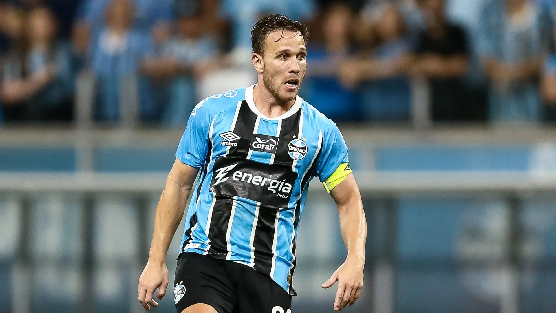 Arthur, volante do Grêmio em partida pelo campeonato brasileiro (Foto: Pedro H. Tesch/Getty Images)