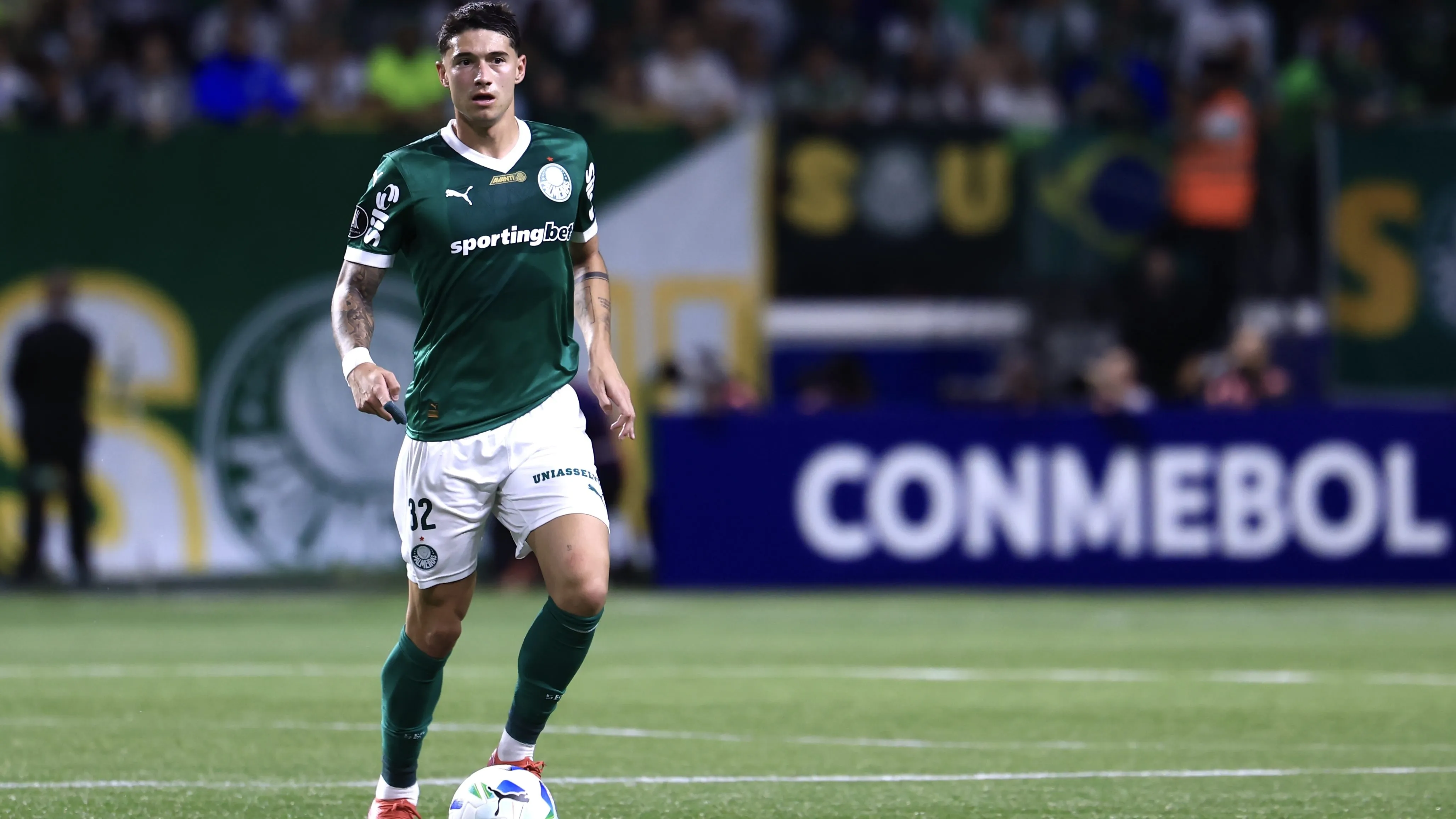 Emiliano Martínez é o único primeiro volante do elenco e isso preocupa o Palestra –  Foto: Marcello Zambrana/AGIF