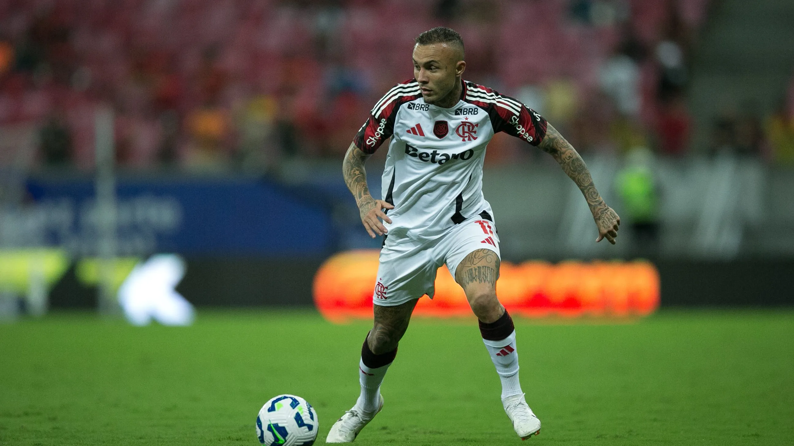 Everton Cebolinha jogador do Flamengo durante a partida contra o Sport na Arena de Pernambuco, pelo Campeonato Brasileiro A 2025. Foto: Marlon Costa/AGIF